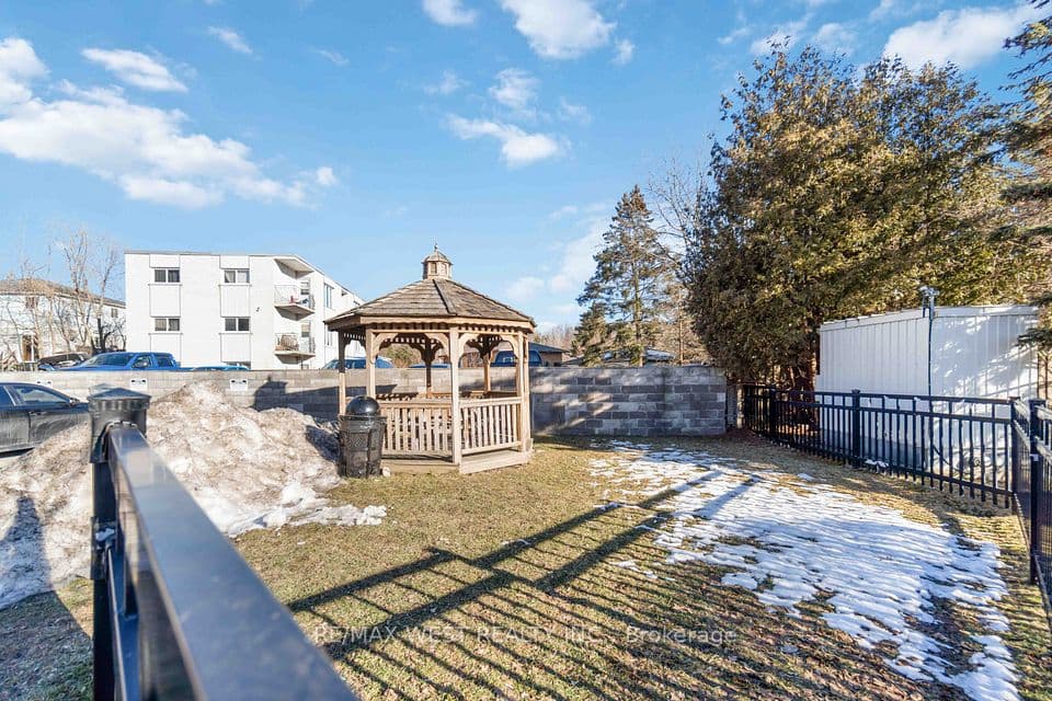 283 Fairway Road N 90, Kitchener, ON N2A 2P1 – photo 3