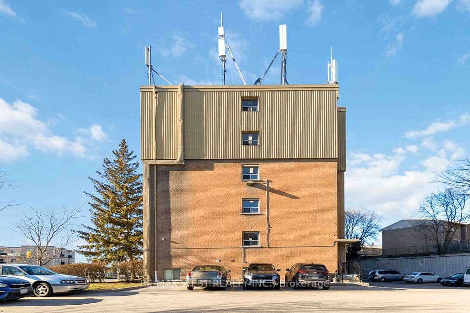 283 Fairway Road N 90, Kitchener, ON N2A 2P1 – main photo