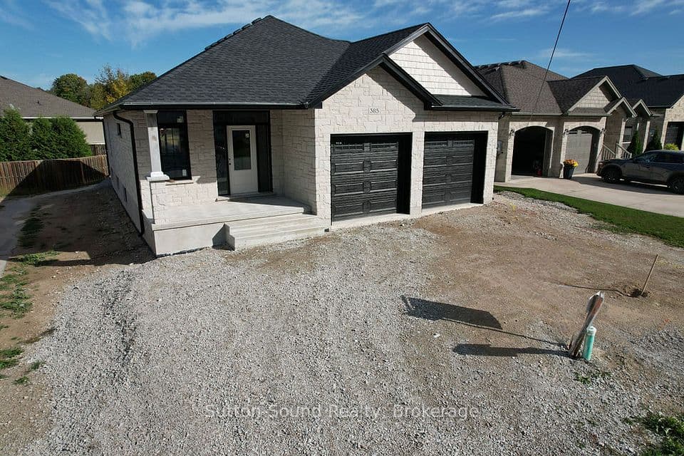 385 6TH Avenue W, Owen Sound, ON N4K 6K7 – main photo