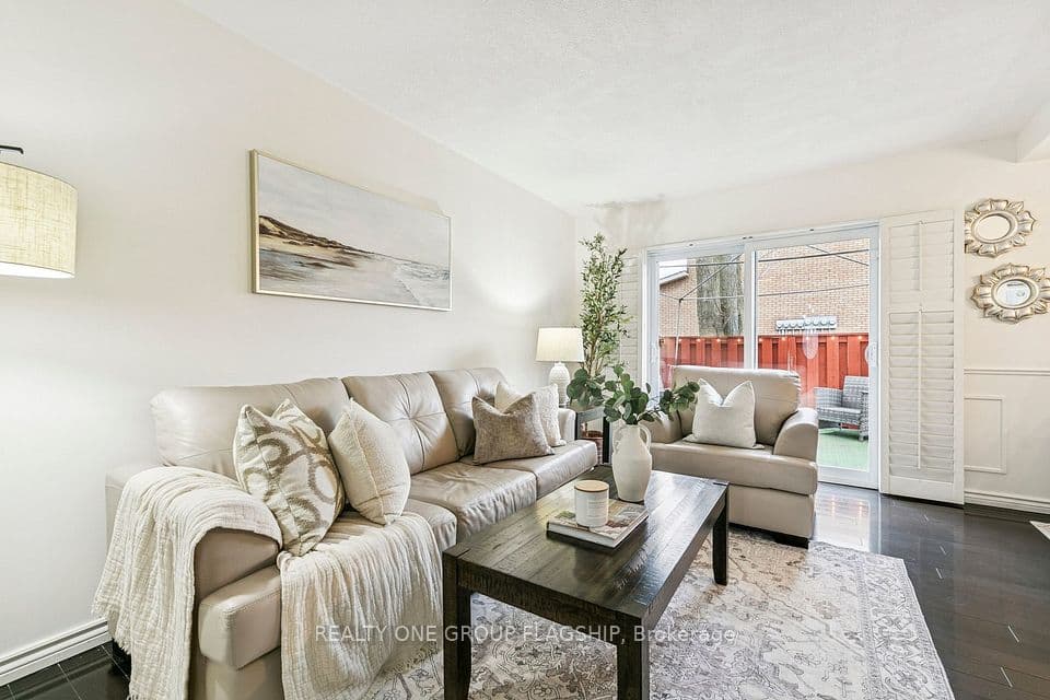 100 Quigley Road 137, Hamilton, ON L8K 6J1 – main photo