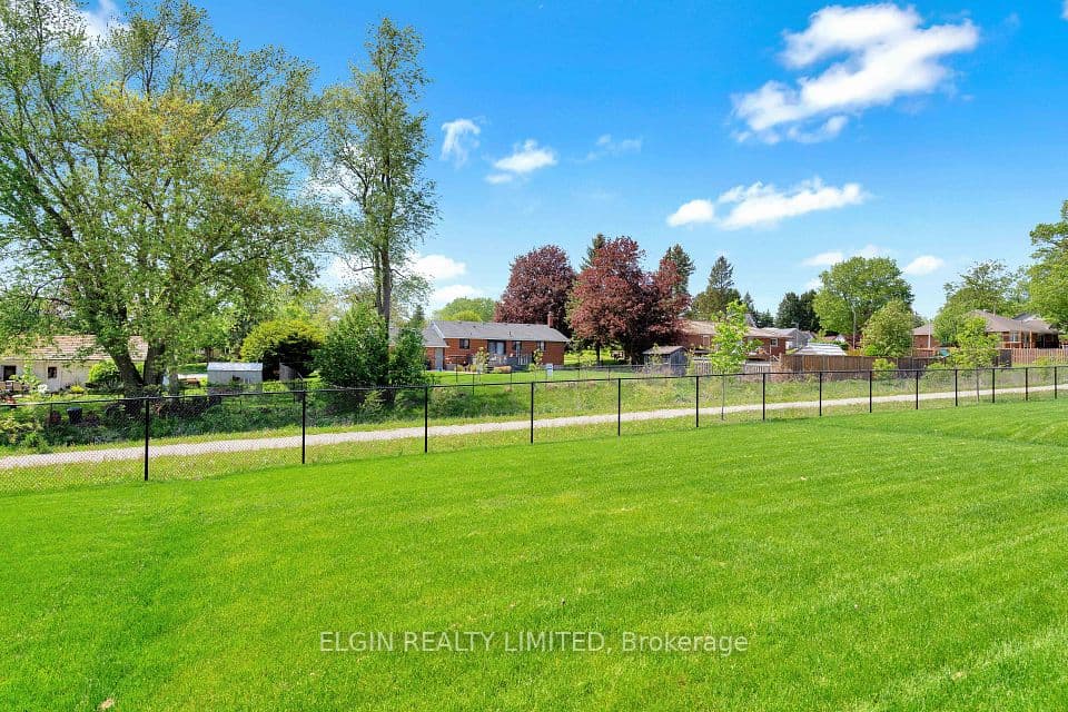 45 Lark Street, Tillsonburg, ON N4G 0K8 – photo 2