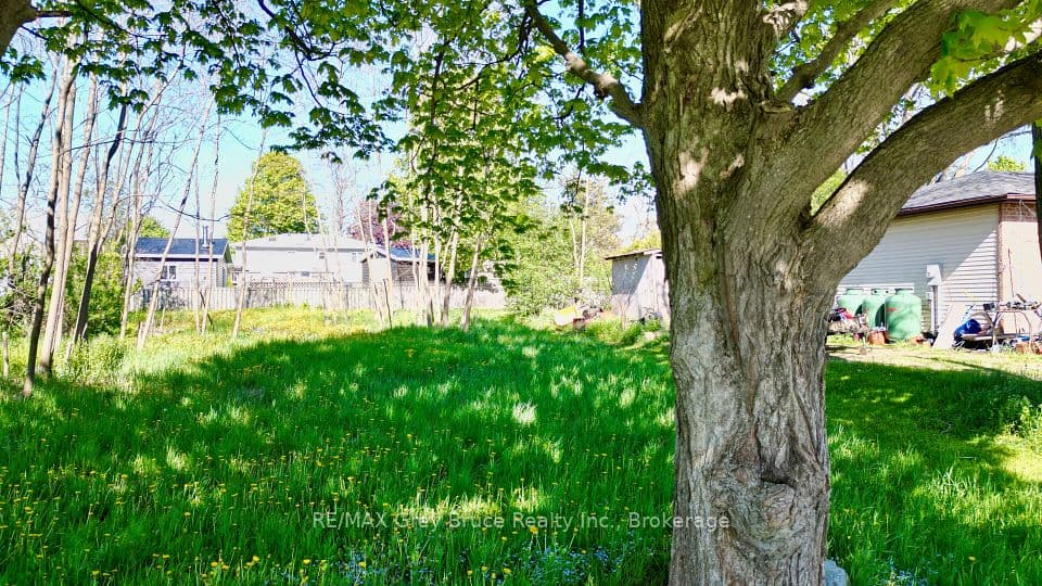 15 Tackabury Street, Northern Bruce Peninsula, ON N0H 1W0 – photo 2