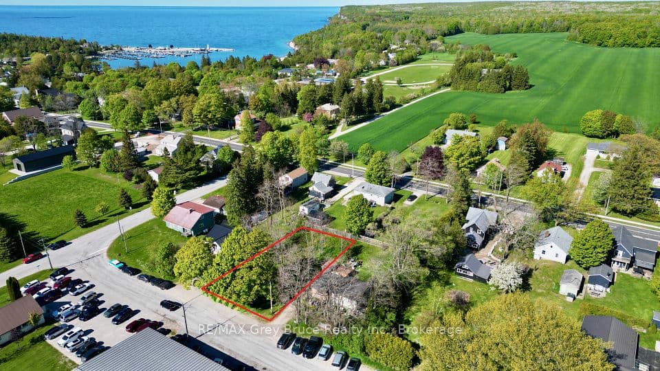 15 Tackabury Street, Northern Bruce Peninsula, ON N0H 1W0 – main photo