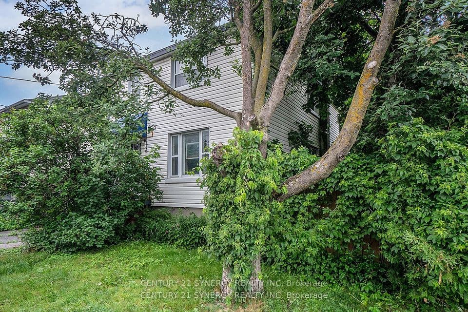 327 Richelieu Avenue, Vanier and Kingsview Park, ON K1L 6J8 – photo 2