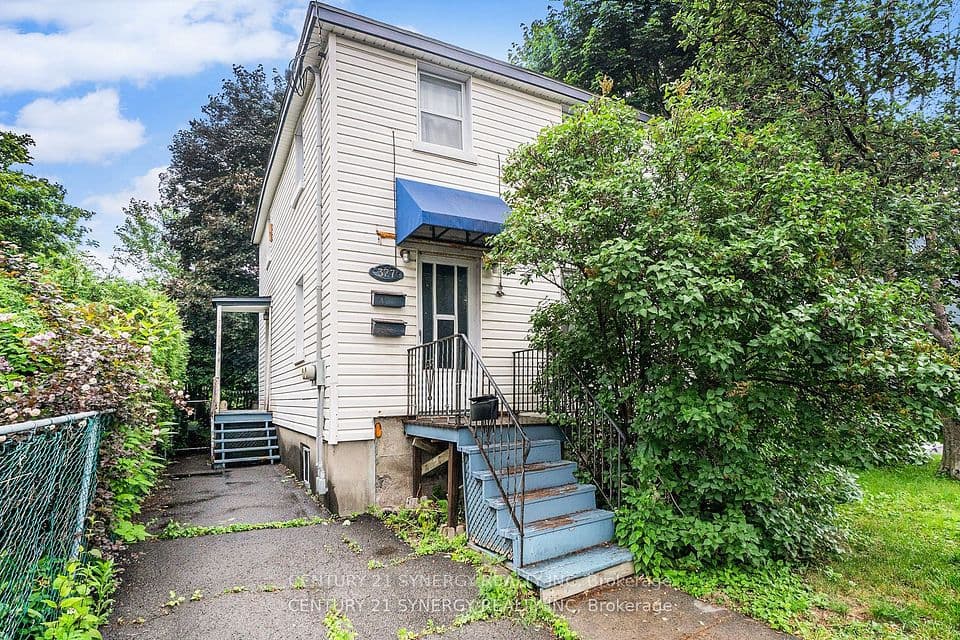 327 Richelieu Avenue, Vanier and Kingsview Park, ON K1L 6J8 – main photo