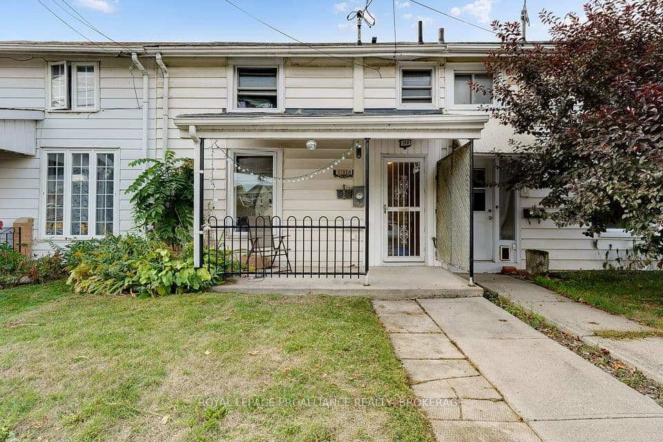 318 Sydenham Street, Kingston, ON K7K 3M9 – photo 2
