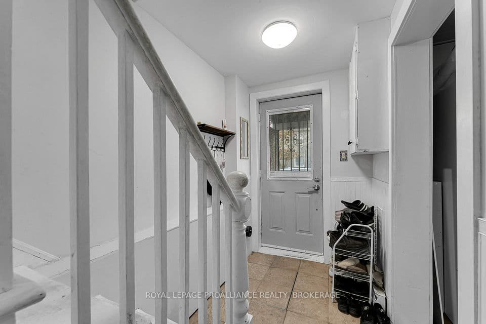 318 Sydenham Street, Kingston, ON K7K 3M9 – photo 3