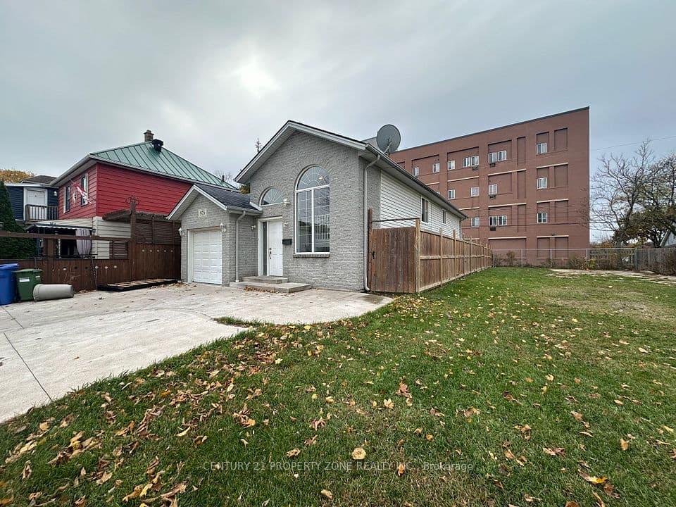 975 Albert Road, Windsor, ON N8Y 3P1 – photo 2