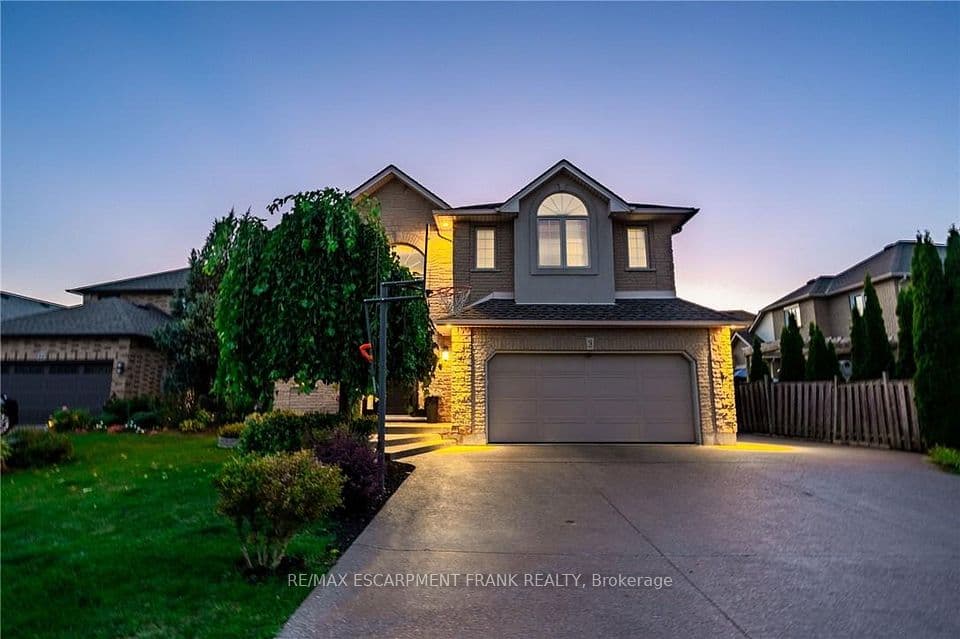 18 Konstantine Court, Hamilton, ON L9B 2T3 – main photo