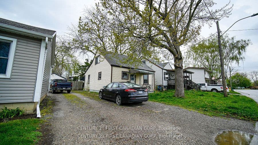 19 Montgomery Drive, Chatham-Kent, ON N8A 1P2 – photo 2
