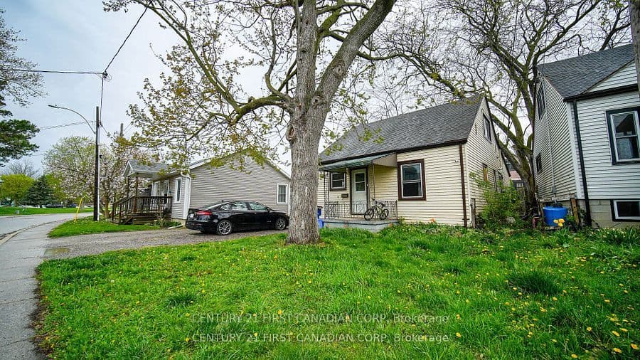 19 Montgomery Drive, Chatham-Kent, ON N8A 1P2 – main photo