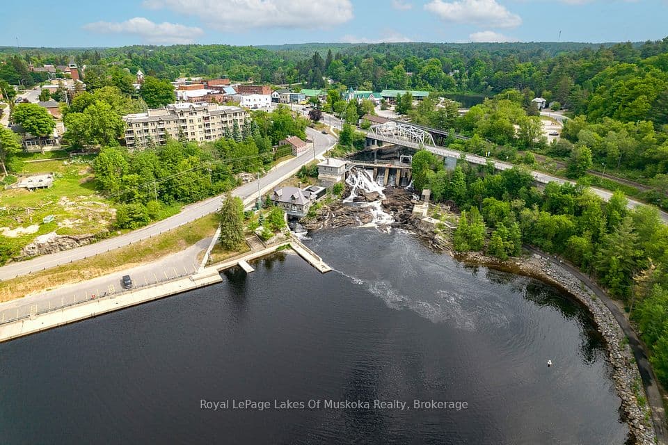 142 Ecclestone Drive 10, Bracebridge, ON P1L 1G6 – main photo