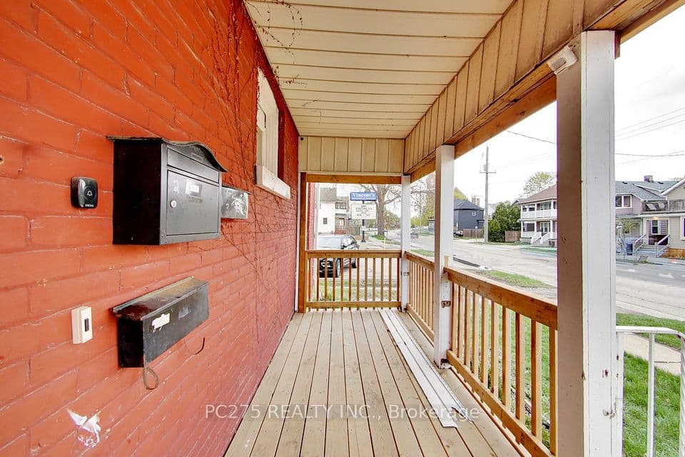 185 Brock Street N, Sarnia, ON N7T 5Z4 – photo 3