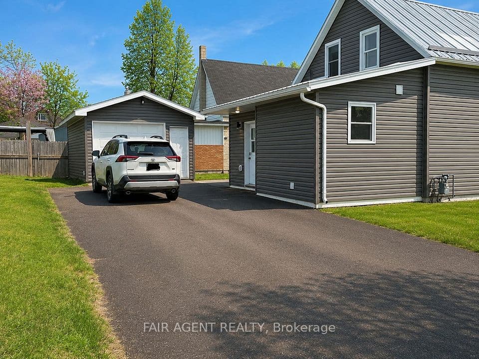 81 BANK Street S, Renfrew, ON K7V 2E7 – photo 3