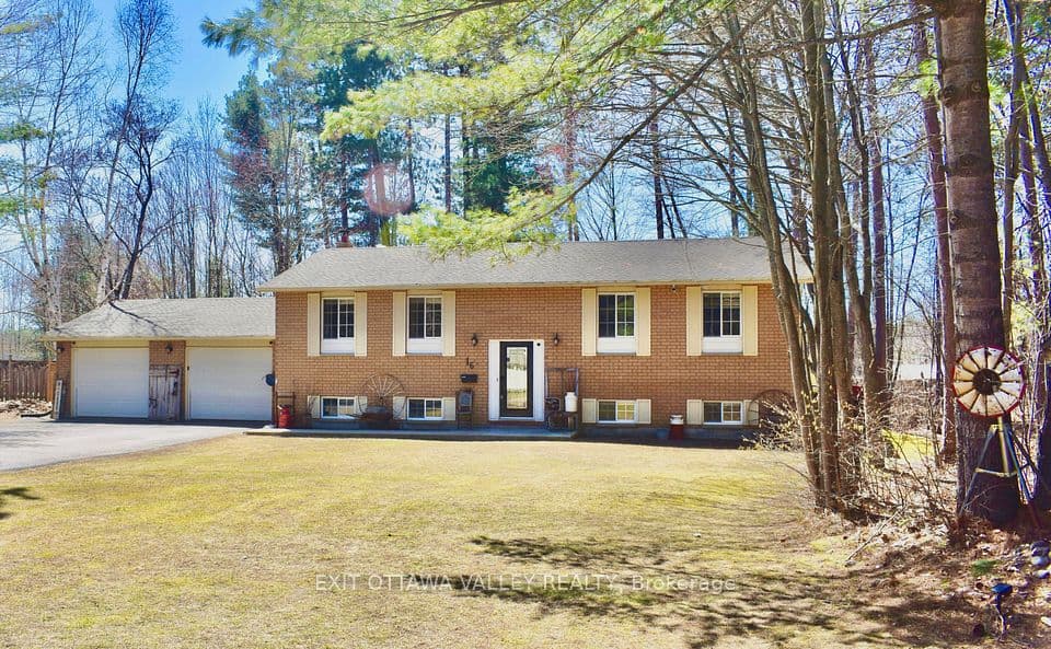 16 Heritage Drive, Petawawa, ON K8H 3J3 – main photo