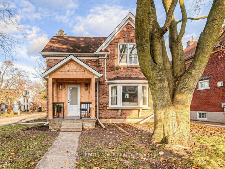 30 Dunbar Road S, Waterloo, ON N2L 2E3 – main photo