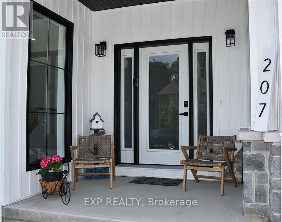 207 Essex Street, Sarnia, ON N7T 0C2 – photo 3