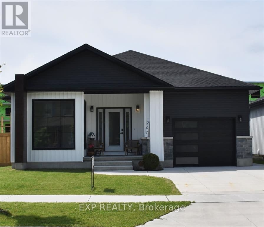 207 Essex Street, Sarnia, ON N7T 0C2 – main photo
