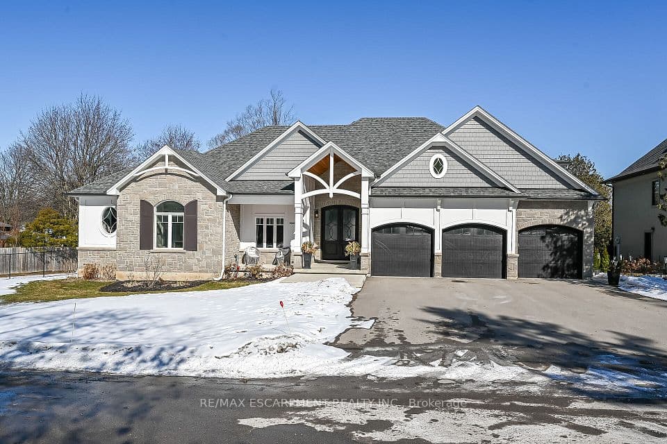747 Vernon Place, Hamilton, ON L9G 3H4 – photo 2