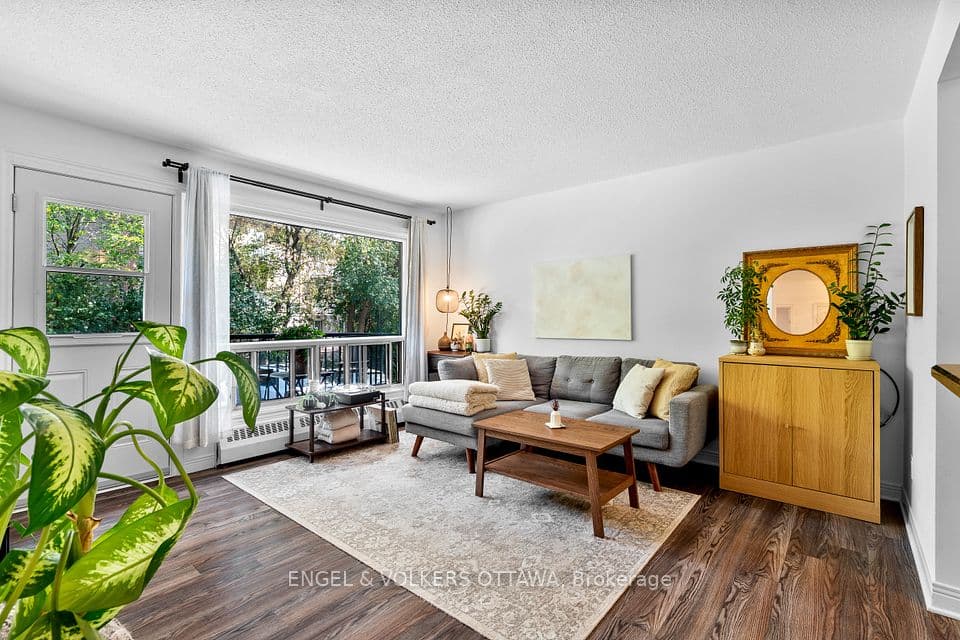 270 Beechwood Avenue 11, Vanier and Kingsview Park, ON K1L 8A6 – main photo