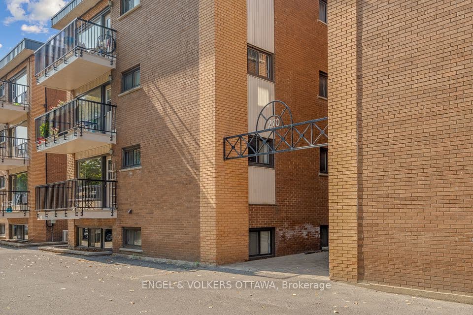 270 Beechwood Avenue 11, Vanier and Kingsview Park, ON K1L 8A6 – photo 2