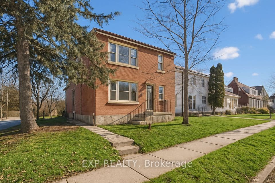 253 Sydney Street S, Kitchener, ON N2G 3V8 – main photo