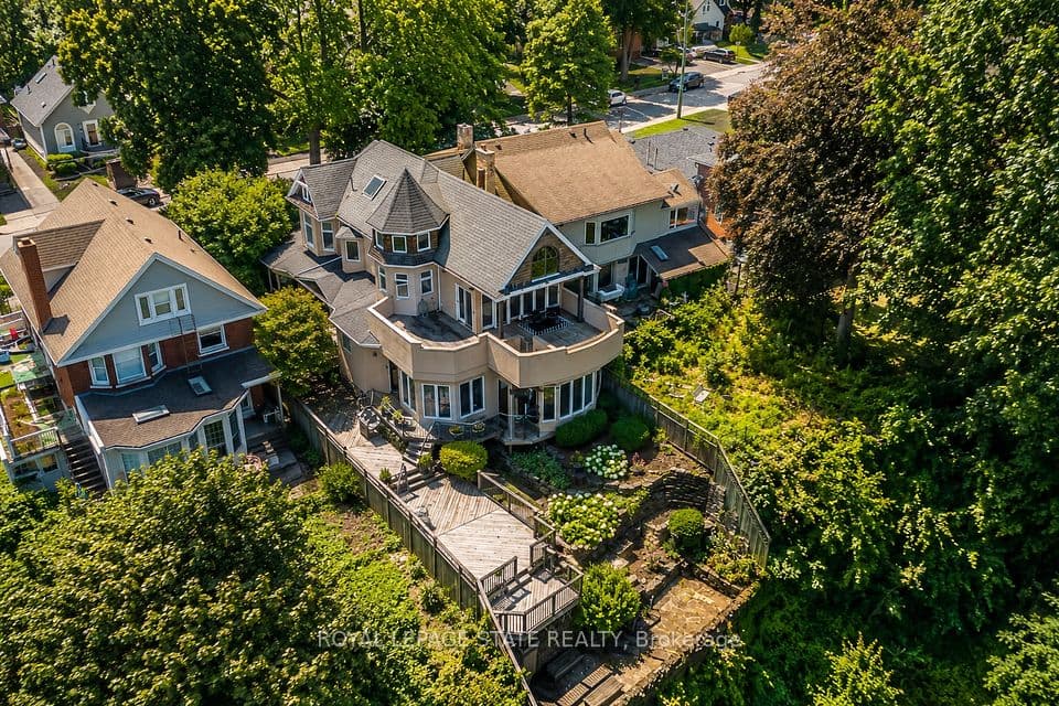91 Mountain Park Avenue, Hamilton, ON L9A 1A1 – main photo