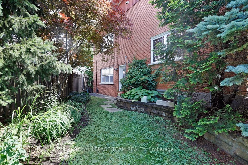 1939 Wembley Avenue, Carlingwood - Westboro and Area, ON K2A 1A8 – photo 2