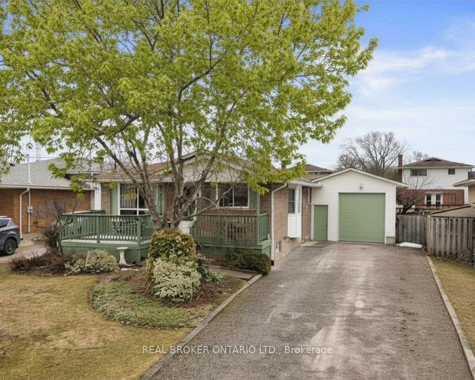 20 Brackencrest Road, St. Catharines, ON L2P 3K8 – main photo