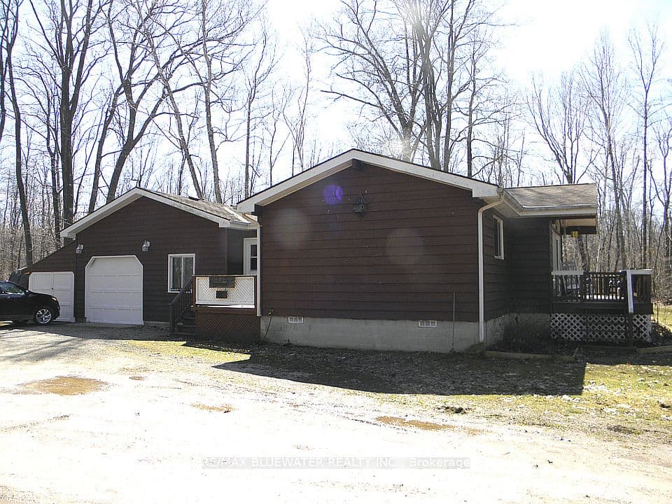 9898 Phoebe Lane, Lambton Shores, ON N0N 1J1 – photo 2