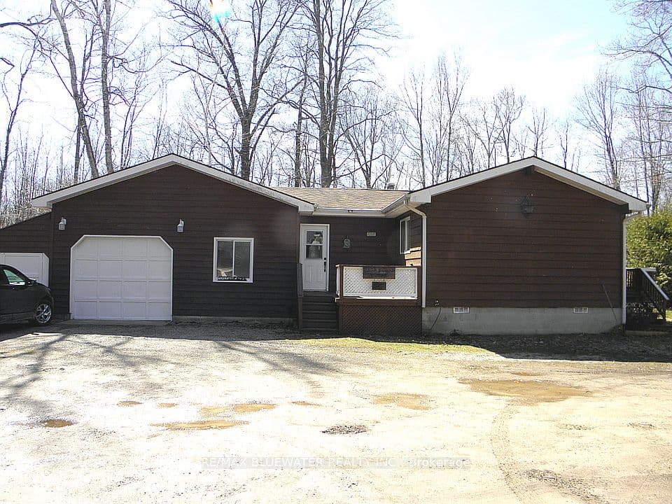 9898 Phoebe Lane, Lambton Shores, ON N0N 1J1 – photo 3
