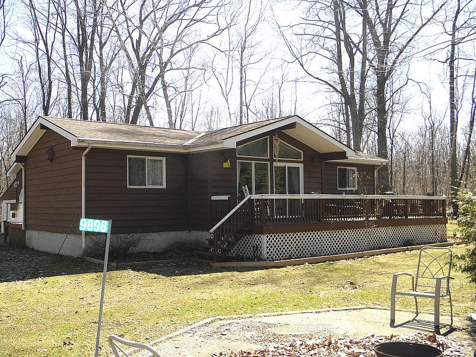 9898 Phoebe Lane, Lambton Shores, ON N0N 1J1 – main photo
