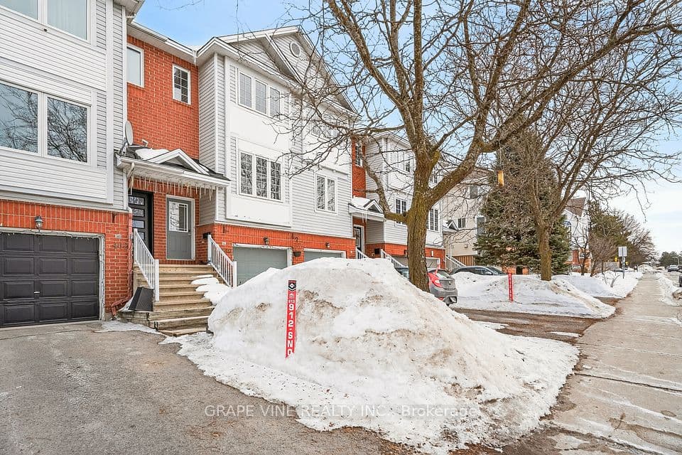 460 Seyton Drive, Bells Corners and South to Fallowfield, ON K2H 1G2 – photo 2