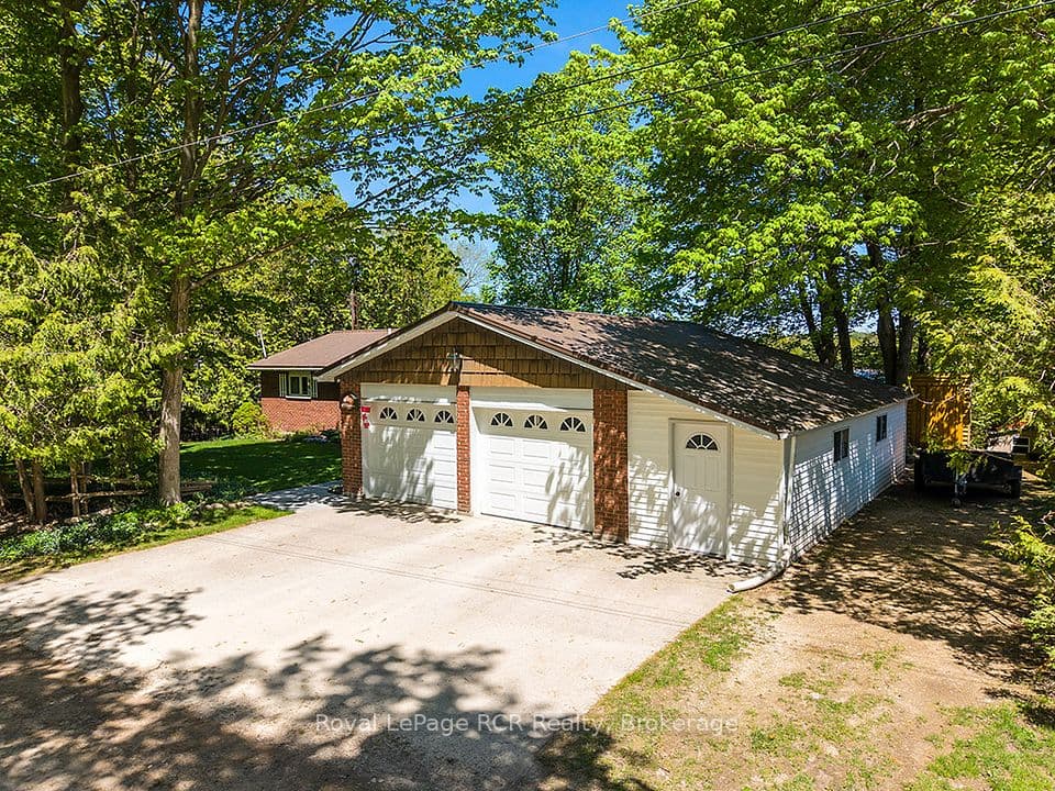 120 McCullough Lake Drive, Chatsworth, ON N0H 2V0 – main photo