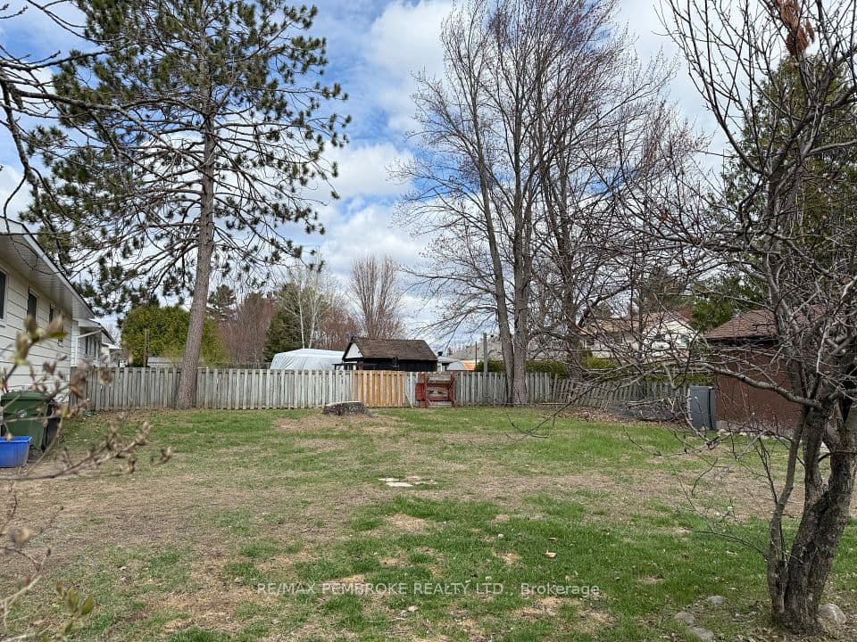 114 Hemlock Street, Petawawa, ON K8H 3C2 – photo 2