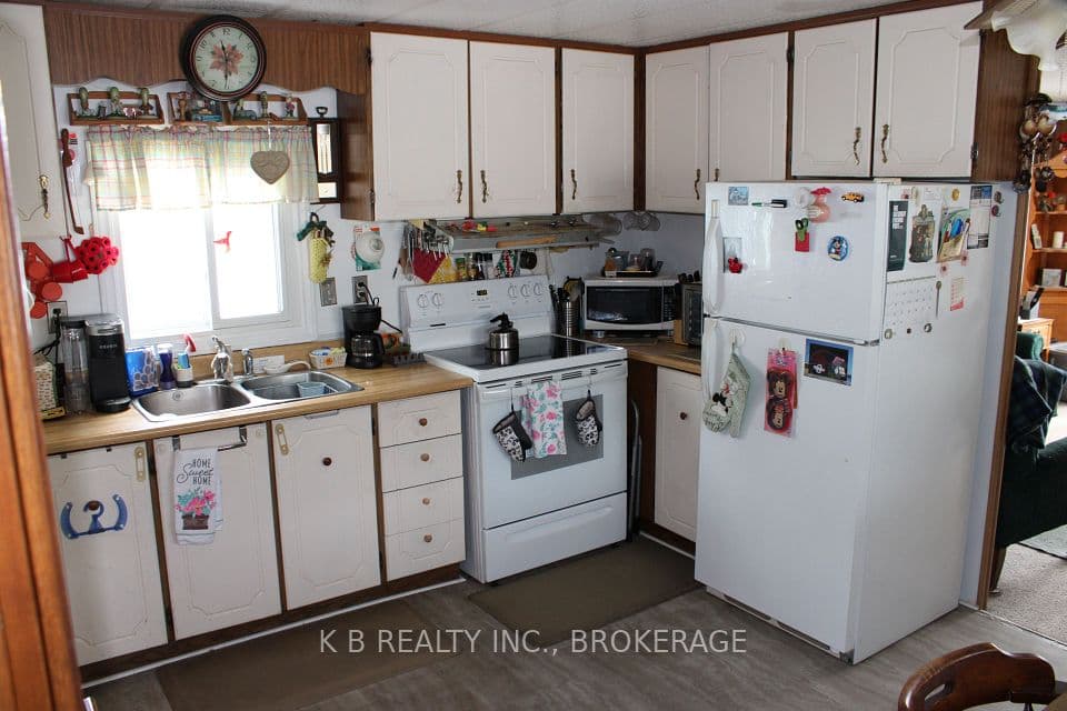 6 Cedar Street W, Greater Napanee, ON K7R 3L1 – photo 2