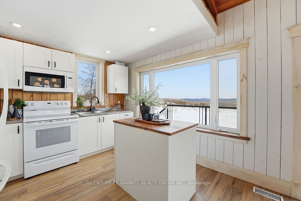 824 East Road Loop, Hastings Highlands, ON K0L 1C0 – photo 3