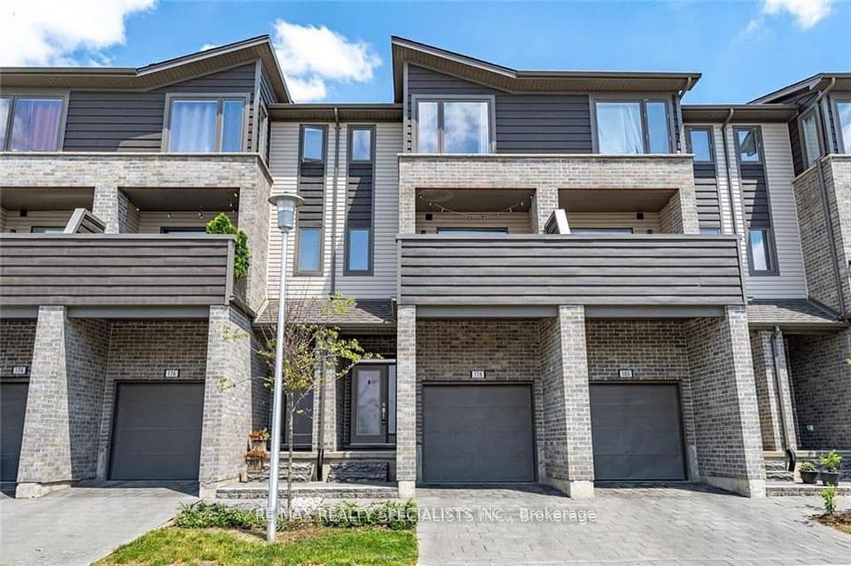 1960 Dalmagarry Road 178, London North, ON M5V 3V6 – main photo