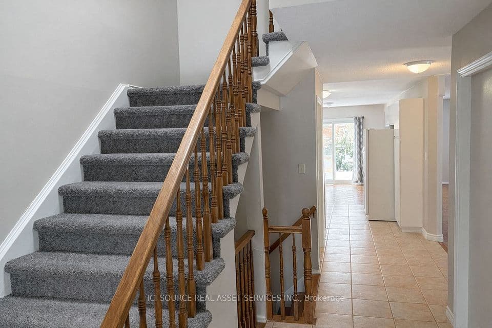 1593 Murphy Road, Sarnia, ON N7S 2Z4 – photo 2