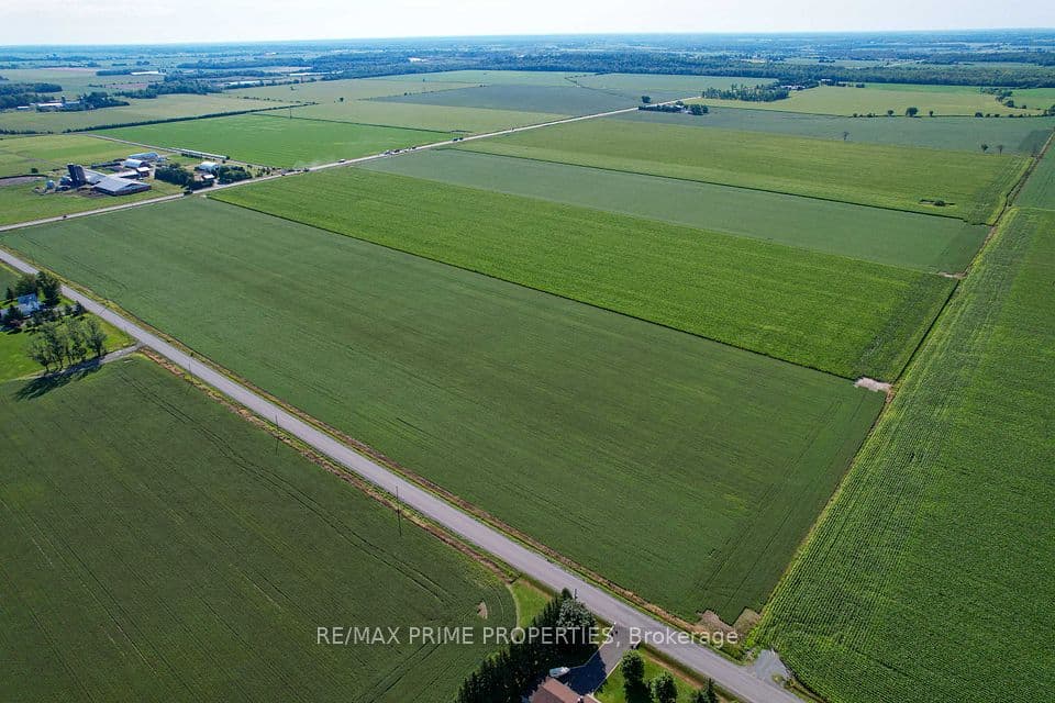 1458 WALL Road, Orleans - Cumberland and Area, ON K4B 1H9 – photo 2