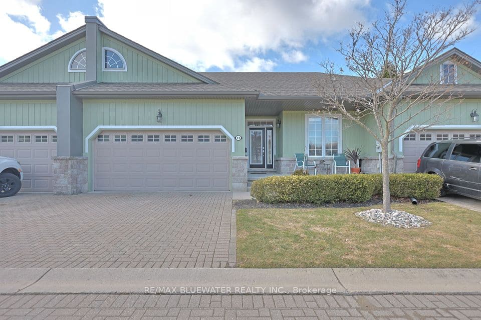 13 Oakwood Links Lane, South Huron, ON N0M 1T0 – main photo