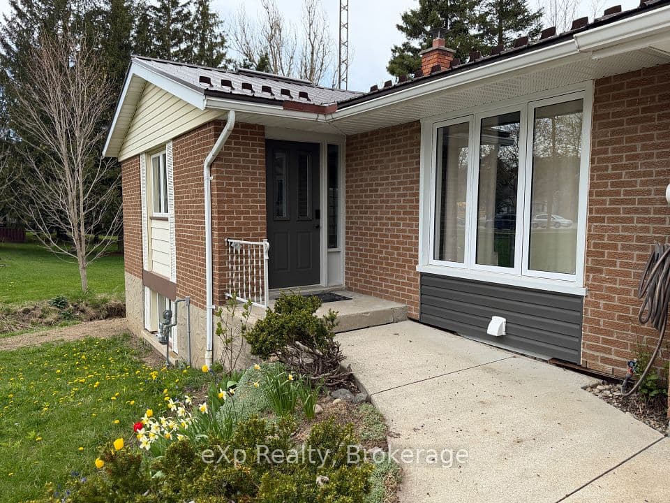 60 Main Street E, Mapleton, ON N0G 1P0 – photo 2