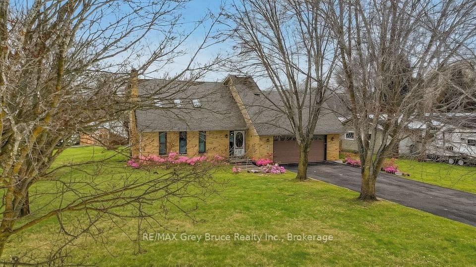 102 Mary Avenue W, Georgian Bluffs, ON N4K 5N5 – photo 2