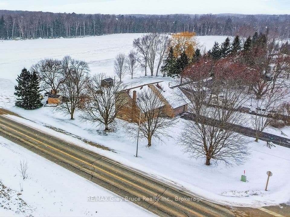 102 Mary Avenue W, Georgian Bluffs, ON N4K 5N5 – photo 3