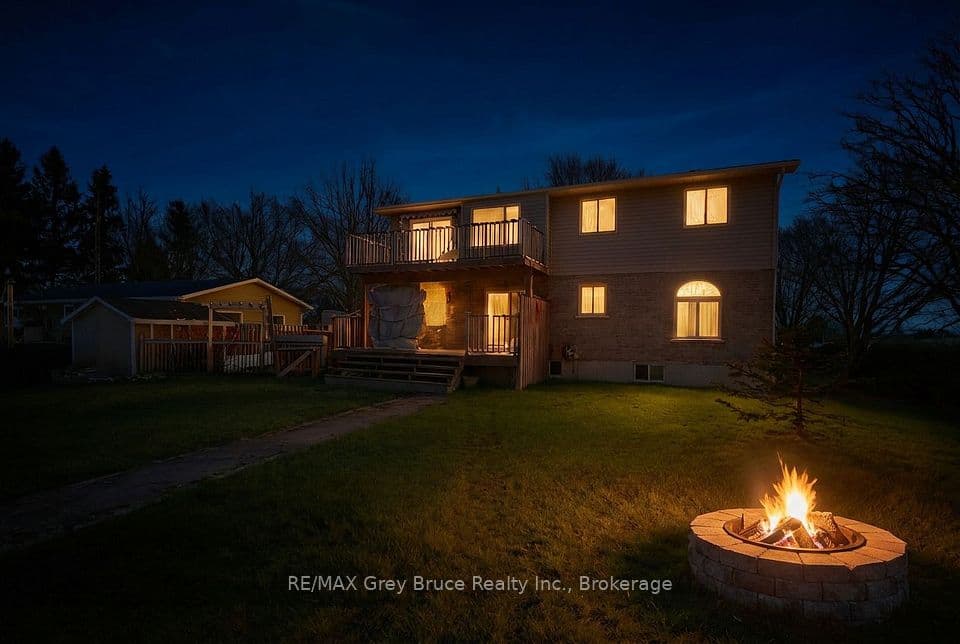 102 Mary Avenue W, Georgian Bluffs, ON N4K 5N5 – main photo