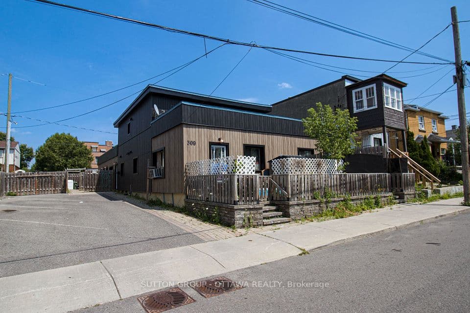 309 Cyr Avenue, Vanier and Kingsview Park, ON K1L 7N6 – photo 2