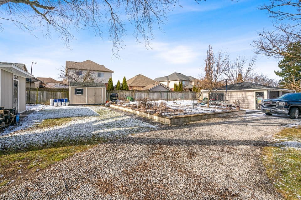 18 Valley Road, St. Catharines, ON L2S 1Y6 – photo 3