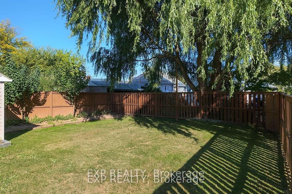 20 Marmora Street, St. Catharines, ON L2P 3C1 – photo 3