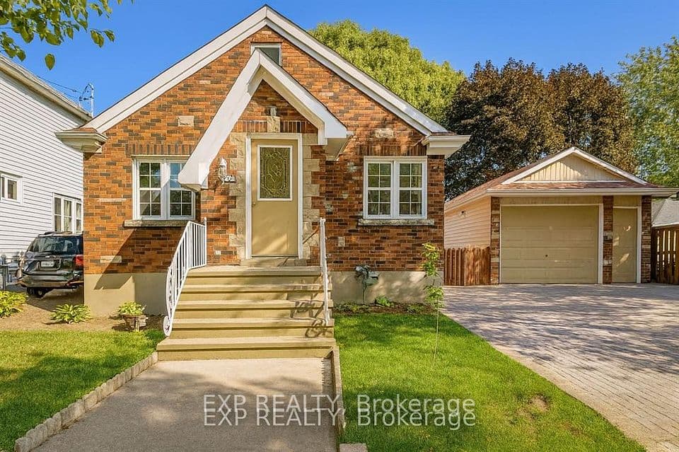 20 Marmora Street, St. Catharines, ON L2P 3C1 – main photo