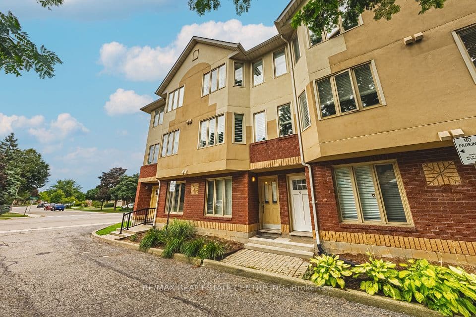 266 LIMERIDGE Road E 3, Hamilton, ON L9A 2S7 – main photo